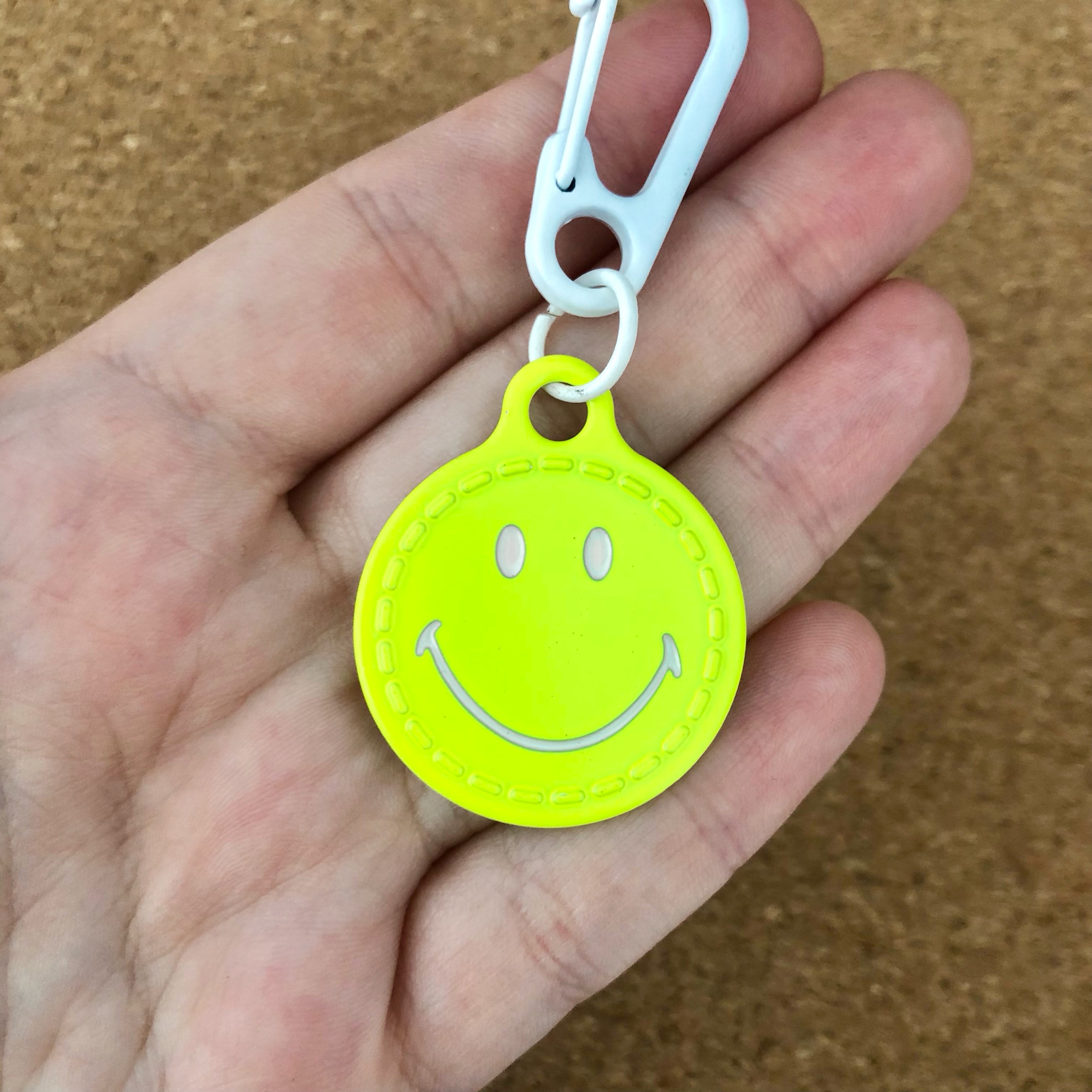 Smiley Anhänger mit Karabiner x Neon