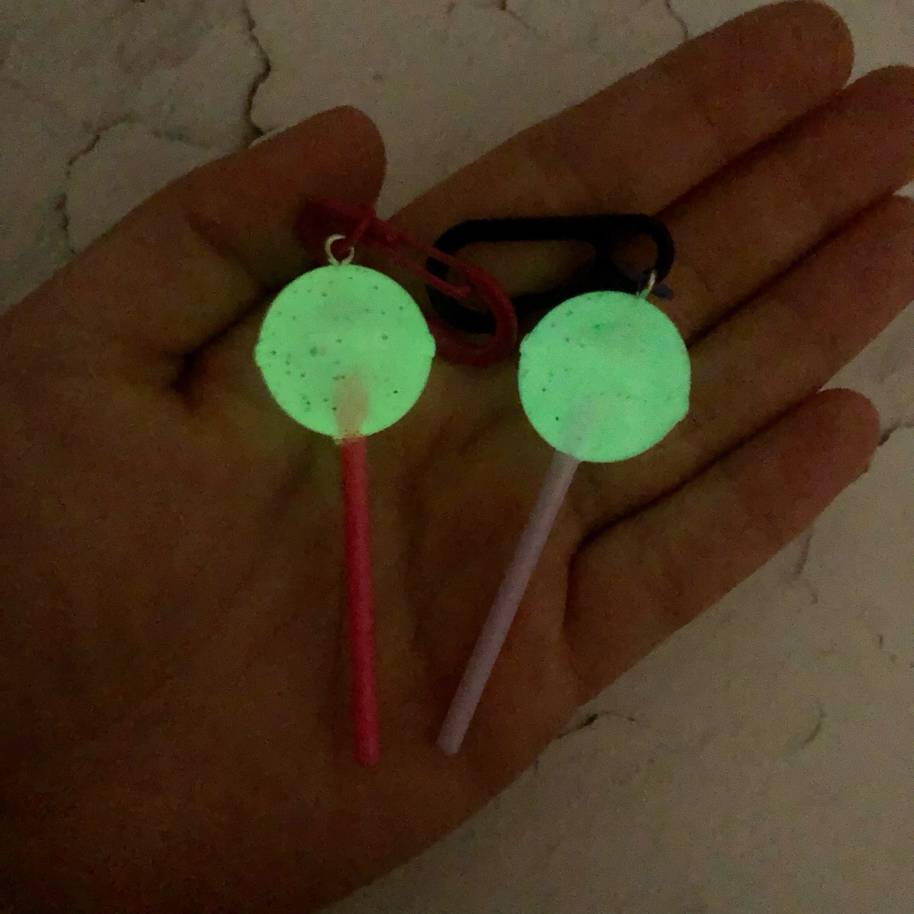 Lollipop Anhänger mit Karabiner x Glow in the Dark x Pink