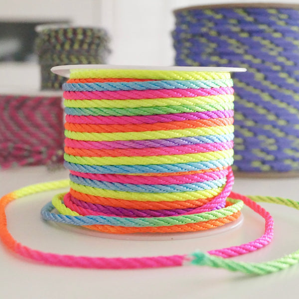 1 Meter Geflochtene Kordel x Ø3mm x Regenbogen